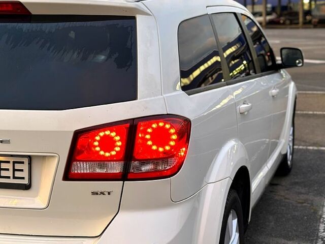 Білий Додж Джорні, об'ємом двигуна 2.4 л та пробігом 310 тис. км за 8700 $, фото 4 на Automoto.ua