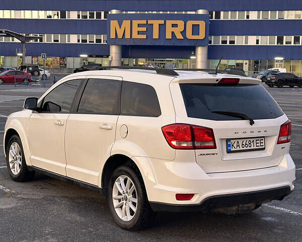 Белый Додж Джорни, объемом двигателя 2.36 л и пробегом 310 тыс. км за 9000 $, фото 5 на Automoto.ua