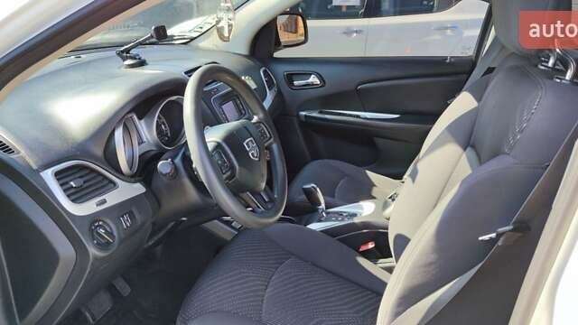 Белый Додж Джорни, объемом двигателя 2.36 л и пробегом 240 тыс. км за 9300 $, фото 7 на Automoto.ua