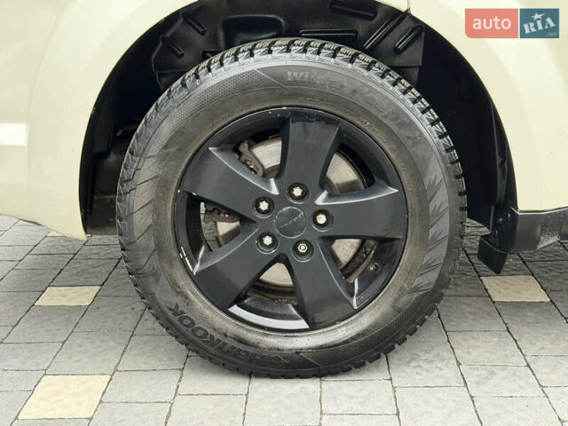 Білий Додж Джорні, об'ємом двигуна 2.4 л та пробігом 135 тис. км за 11000 $, фото 6 на Automoto.ua