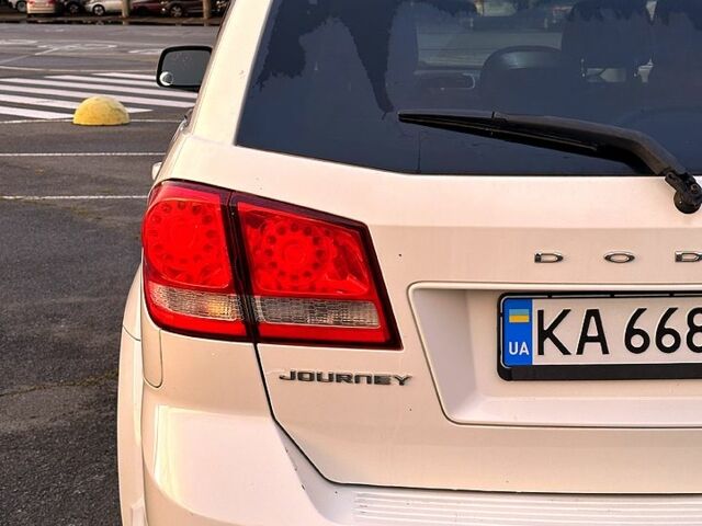 Білий Додж Джорні, об'ємом двигуна 2.4 л та пробігом 310 тис. км за 8700 $, фото 5 на Automoto.ua