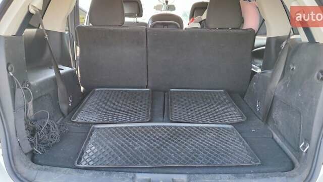 Белый Додж Джорни, объемом двигателя 2.36 л и пробегом 240 тыс. км за 9300 $, фото 5 на Automoto.ua