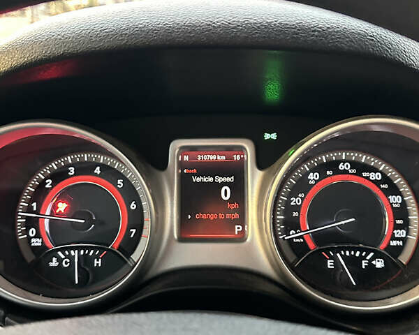 Белый Додж Джорни, объемом двигателя 2.36 л и пробегом 310 тыс. км за 9000 $, фото 9 на Automoto.ua