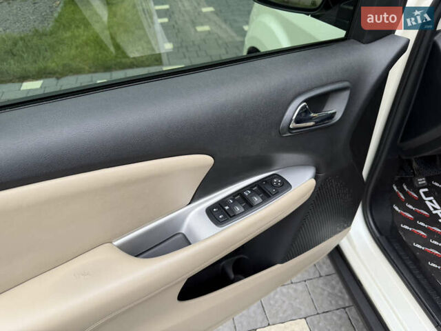 Білий Додж Джорні, об'ємом двигуна 2.4 л та пробігом 135 тис. км за 11000 $, фото 23 на Automoto.ua