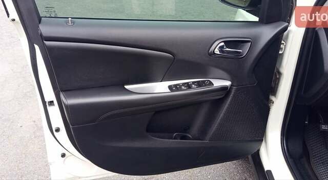 Белый Додж Джорни, объемом двигателя 2.36 л и пробегом 202 тыс. км за 8400 $, фото 13 на Automoto.ua