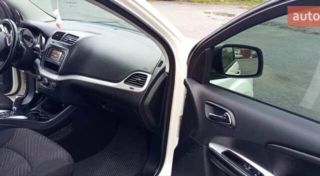 Белый Додж Джорни, объемом двигателя 2.36 л и пробегом 202 тыс. км за 8400 $, фото 30 на Automoto.ua