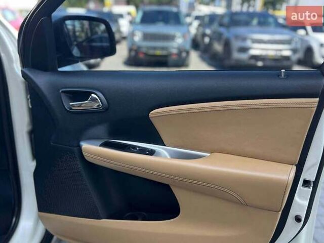 Білий Додж Джорні, об'ємом двигуна 2.36 л та пробігом 161 тис. км за 10990 $, фото 21 на Automoto.ua