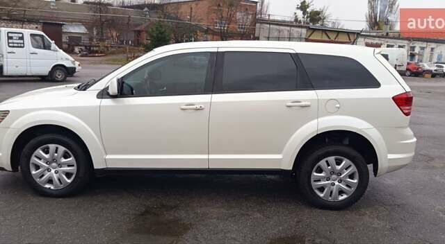 Белый Додж Джорни, объемом двигателя 2.36 л и пробегом 202 тыс. км за 8400 $, фото 6 на Automoto.ua