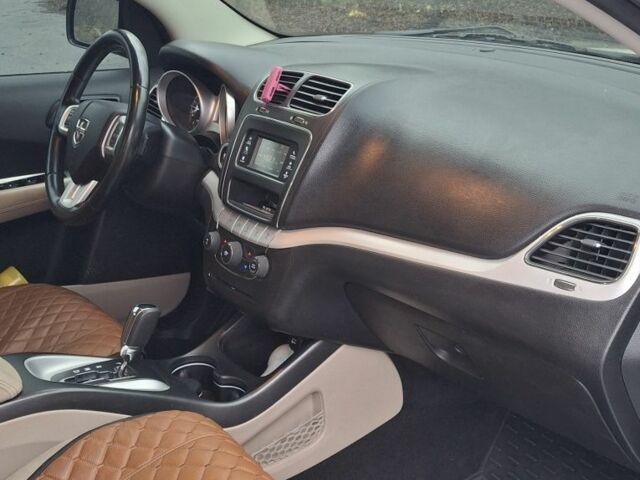 Белый Додж Джорни, объемом двигателя 3.6 л и пробегом 192 тыс. км за 11500 $, фото 2 на Automoto.ua