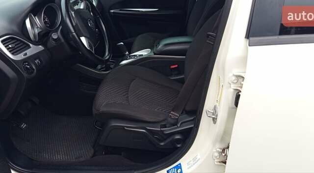 Белый Додж Джорни, объемом двигателя 2.36 л и пробегом 202 тыс. км за 8400 $, фото 12 на Automoto.ua