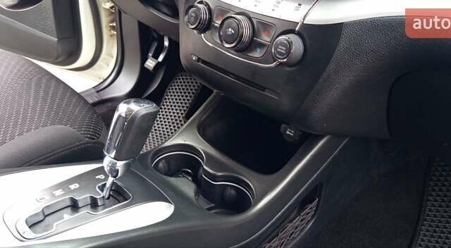 Белый Додж Джорни, объемом двигателя 2.36 л и пробегом 202 тыс. км за 8400 $, фото 24 на Automoto.ua