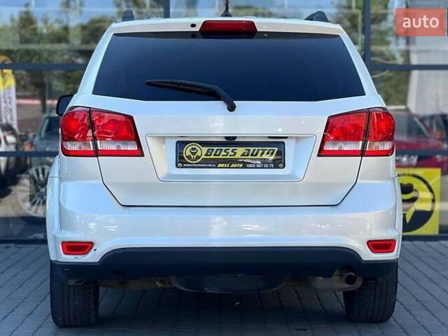 Білий Додж Джорні, об'ємом двигуна 2.36 л та пробігом 161 тис. км за 10990 $, фото 4 на Automoto.ua