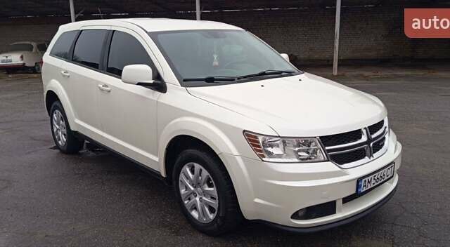 Белый Додж Джорни, объемом двигателя 2.36 л и пробегом 202 тыс. км за 8400 $, фото 4 на Automoto.ua