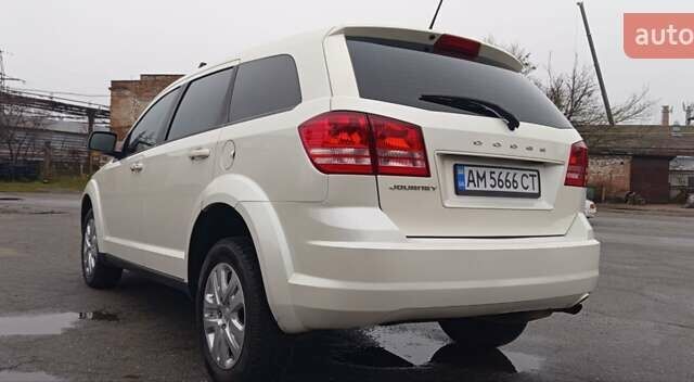 Белый Додж Джорни, объемом двигателя 2.36 л и пробегом 202 тыс. км за 8400 $, фото 2 на Automoto.ua