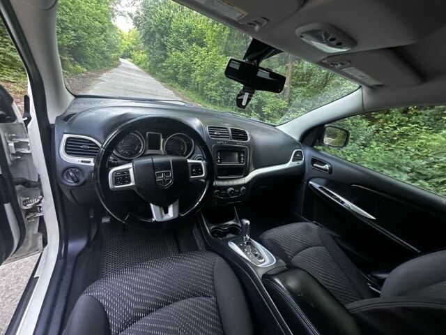 Белый Додж Джорни, объемом двигателя 2.4 л и пробегом 196 тыс. км за 9200 $, фото 6 на Automoto.ua