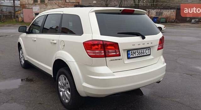 Белый Додж Джорни, объемом двигателя 2.36 л и пробегом 202 тыс. км за 8400 $, фото 3 на Automoto.ua