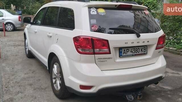 Білий Додж Джорні, об'ємом двигуна 2.36 л та пробігом 200 тис. км за 10000 $, фото 5 на Automoto.ua
