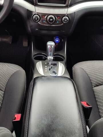 Белый Додж Джорни, объемом двигателя 2.36 л и пробегом 204 тыс. км за 10000 $, фото 22 на Automoto.ua