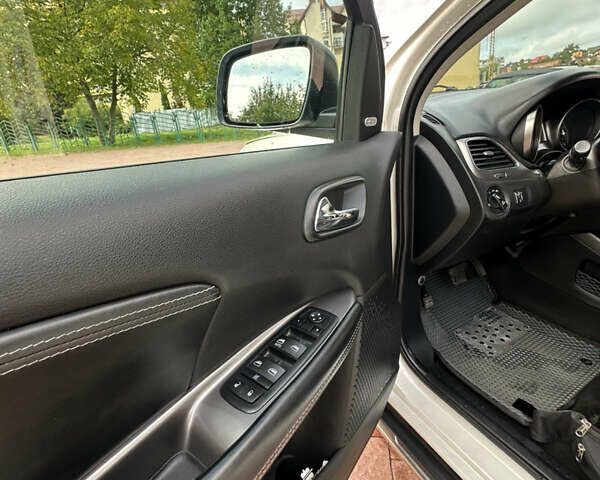 Белый Додж Джорни, объемом двигателя 2.36 л и пробегом 153 тыс. км за 12500 $, фото 70 на Automoto.ua