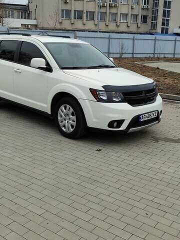 Белый Додж Джорни, объемом двигателя 2.36 л и пробегом 204 тыс. км за 10000 $, фото 7 на Automoto.ua