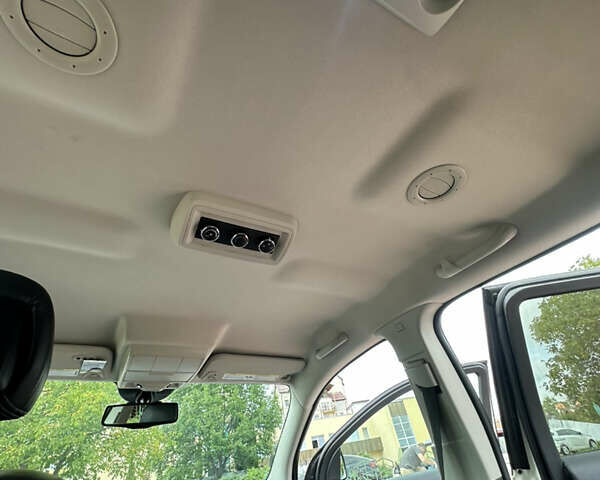 Белый Додж Джорни, объемом двигателя 2.36 л и пробегом 153 тыс. км за 12500 $, фото 53 на Automoto.ua