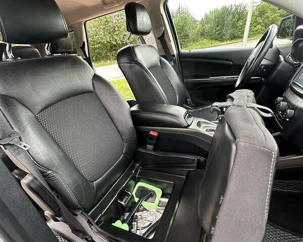 Белый Додж Джорни, объемом двигателя 2.36 л и пробегом 153 тыс. км за 12500 $, фото 60 на Automoto.ua