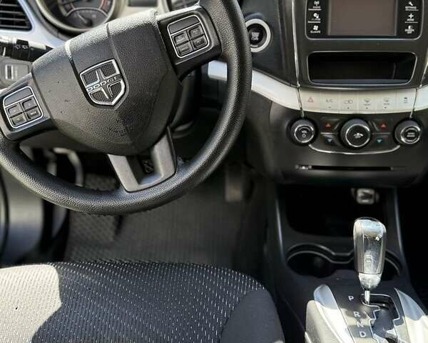 Білий Додж Джорні, об'ємом двигуна 2.4 л та пробігом 183 тис. км за 11500 $, фото 2 на Automoto.ua