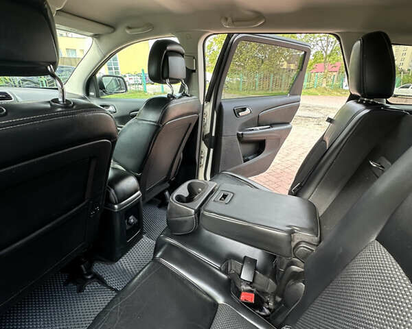 Белый Додж Джорни, объемом двигателя 2.36 л и пробегом 153 тыс. км за 12500 $, фото 40 на Automoto.ua