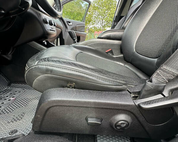 Белый Додж Джорни, объемом двигателя 2.36 л и пробегом 153 тыс. км за 12500 $, фото 71 на Automoto.ua