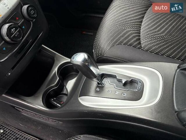 Білий Додж Джорні, об'ємом двигуна 2.4 л та пробігом 121 тис. км за 10290 $, фото 22 на Automoto.ua