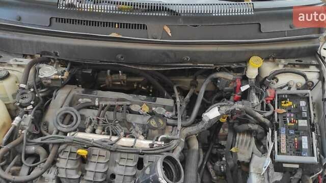 Белый Додж Джорни, объемом двигателя 2.36 л и пробегом 168 тыс. км за 3200 $, фото 15 на Automoto.ua