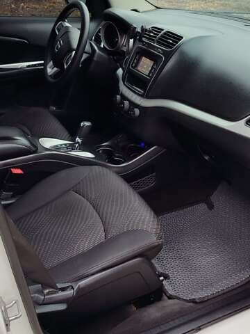 Белый Додж Джорни, объемом двигателя 2.36 л и пробегом 204 тыс. км за 10000 $, фото 13 на Automoto.ua