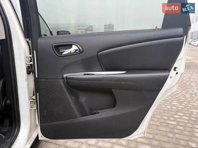 Білий Додж Джорні, об'ємом двигуна 2.4 л та пробігом 121 тис. км за 10290 $, фото 27 на Automoto.ua