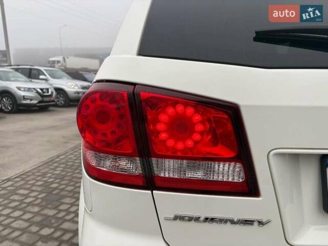 Білий Додж Джорні, об'ємом двигуна 2.4 л та пробігом 121 тис. км за 10290 $, фото 40 на Automoto.ua
