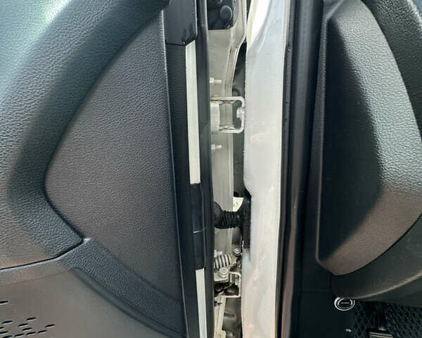 Белый Додж Джорни, объемом двигателя 2.36 л и пробегом 153 тыс. км за 12500 $, фото 69 на Automoto.ua