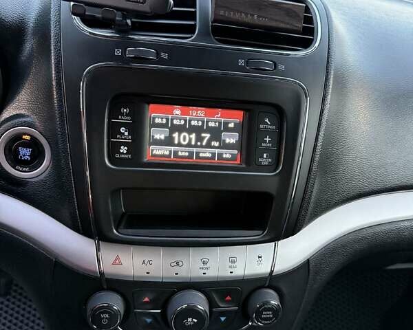 Белый Додж Джорни, объемом двигателя 2.36 л и пробегом 262 тыс. км за 10900 $, фото 7 на Automoto.ua