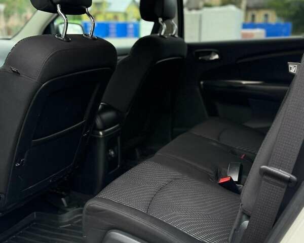 Белый Додж Джорни, объемом двигателя 2.36 л и пробегом 213 тыс. км за 9300 $, фото 11 на Automoto.ua