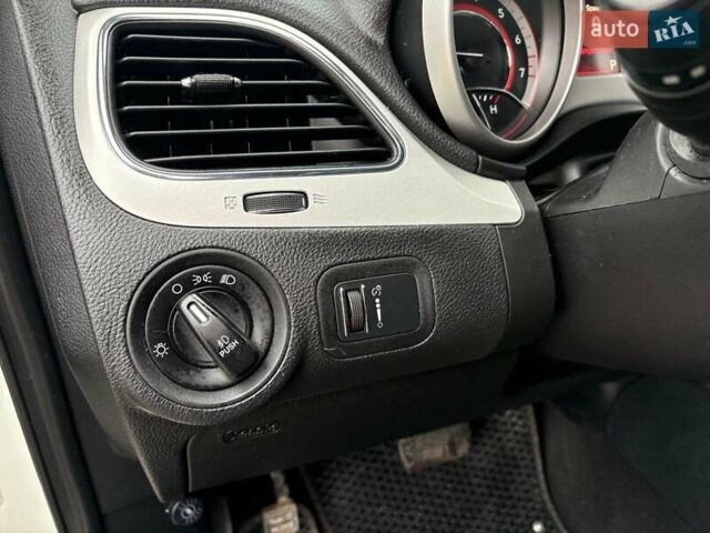 Білий Додж Джорні, об'ємом двигуна 2.4 л та пробігом 121 тис. км за 10290 $, фото 15 на Automoto.ua