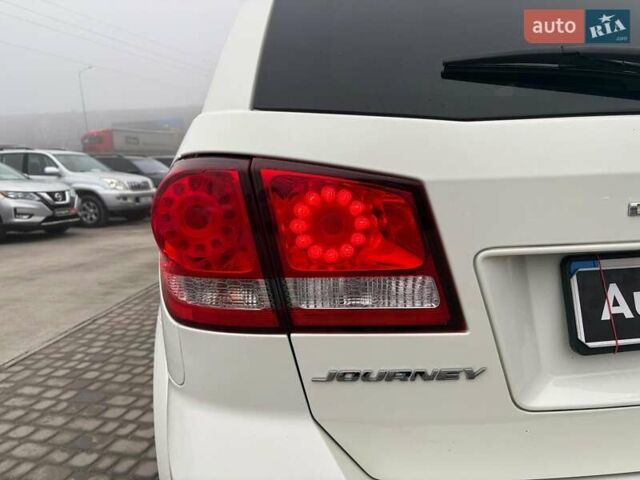 Білий Додж Джорні, об'ємом двигуна 2.4 л та пробігом 121 тис. км за 10290 $, фото 39 на Automoto.ua