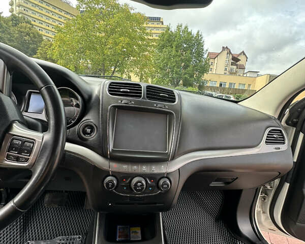 Белый Додж Джорни, объемом двигателя 2.36 л и пробегом 153 тыс. км за 12500 $, фото 67 на Automoto.ua