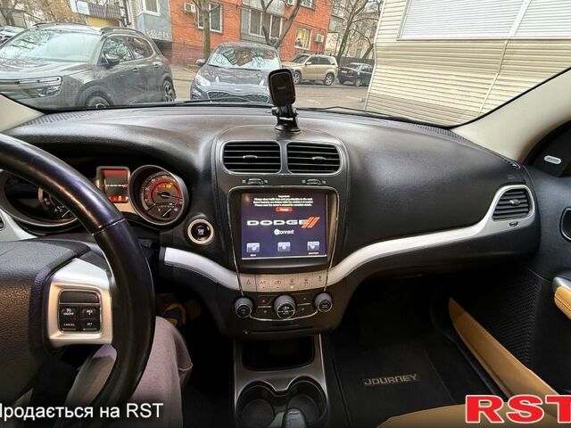 Белый Додж Джорни, объемом двигателя 3.6 л и пробегом 210 тыс. км за 12000 $, фото 12 на Automoto.ua