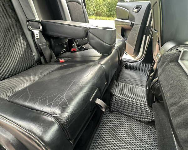 Белый Додж Джорни, объемом двигателя 2.36 л и пробегом 153 тыс. км за 12500 $, фото 43 на Automoto.ua