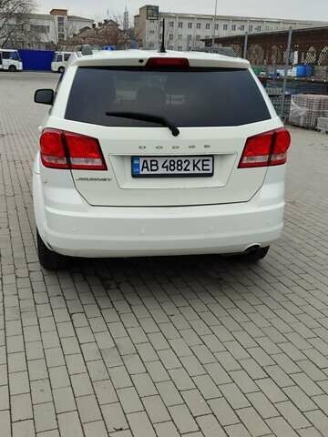 Белый Додж Джорни, объемом двигателя 2.36 л и пробегом 204 тыс. км за 10000 $, фото 6 на Automoto.ua