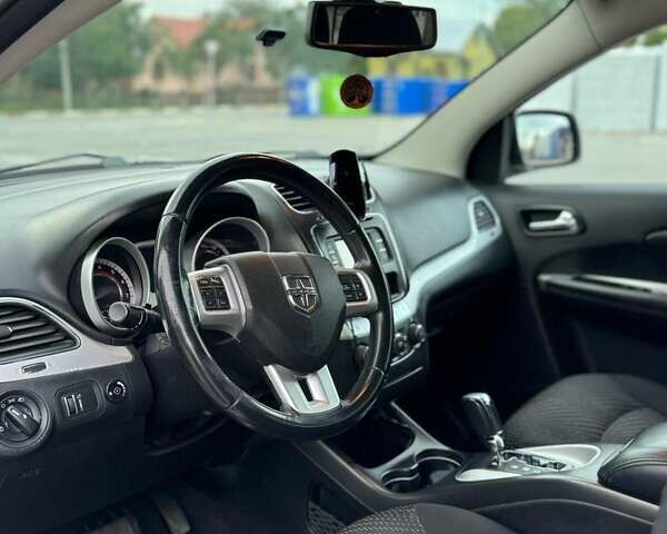 Белый Додж Джорни, объемом двигателя 2.36 л и пробегом 213 тыс. км за 9300 $, фото 5 на Automoto.ua