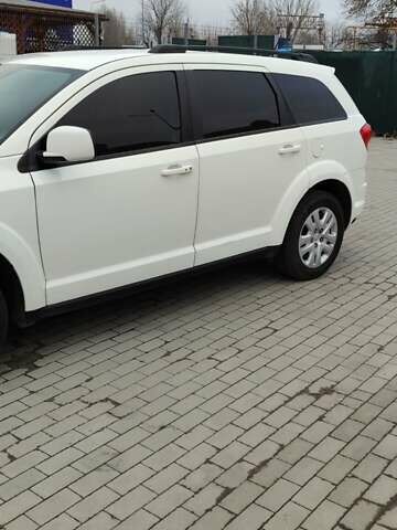 Белый Додж Джорни, объемом двигателя 2.36 л и пробегом 204 тыс. км за 10000 $, фото 3 на Automoto.ua