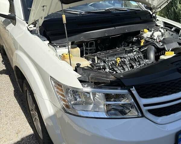 Белый Додж Джорни, объемом двигателя 2.4 л и пробегом 183 тыс. км за 11500 $, фото 10 на Automoto.ua
