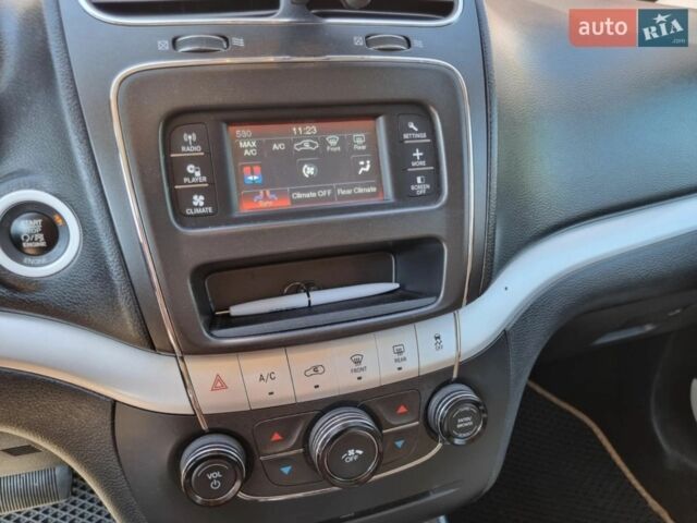 Білий Додж Джорні, об'ємом двигуна 2.4 л та пробігом 184 тис. км за 10000 $, фото 3 на Automoto.ua