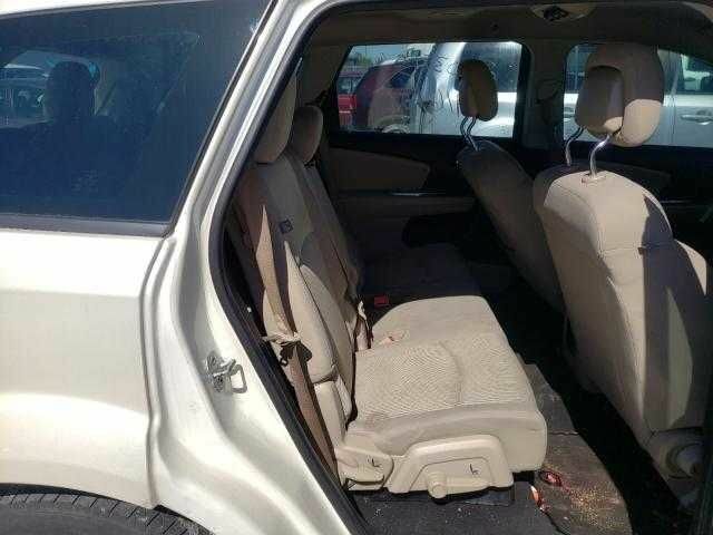 Белый Додж Джорни, объемом двигателя 2.4 л и пробегом 250 тыс. км за 3200 $, фото 2 на Automoto.ua