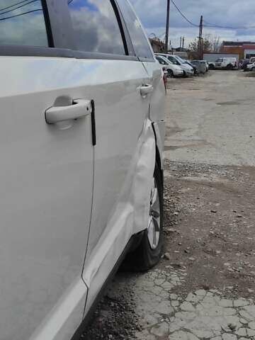 Белый Додж Джорни, объемом двигателя 2.36 л и пробегом 168 тыс. км за 3200 $, фото 6 на Automoto.ua