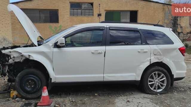 Белый Додж Джорни, объемом двигателя 2.36 л и пробегом 168 тыс. км за 3200 $, фото 1 на Automoto.ua